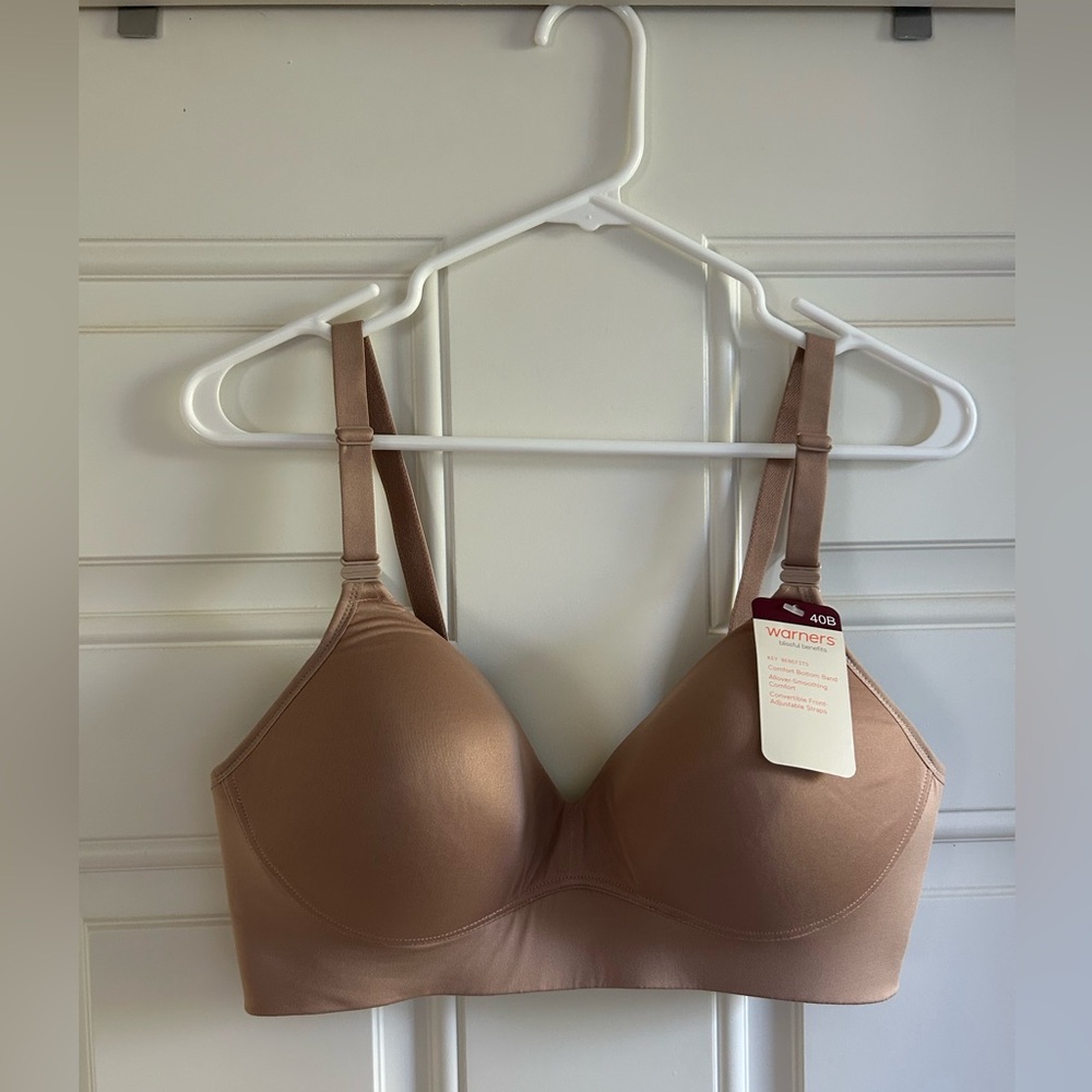 NWT- Warner's Women's Blissful Benefits Allover-Smoothing  Wireless Bra